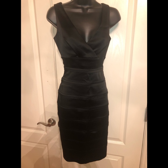 black sleeveless fitted dress